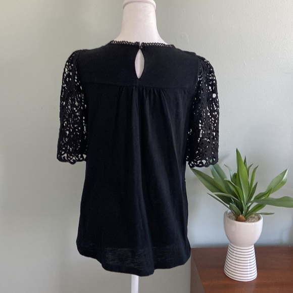 Anthropologie Black Lace Overlay Blouse Excellent like new Condition Si… - Picture 4 of 8